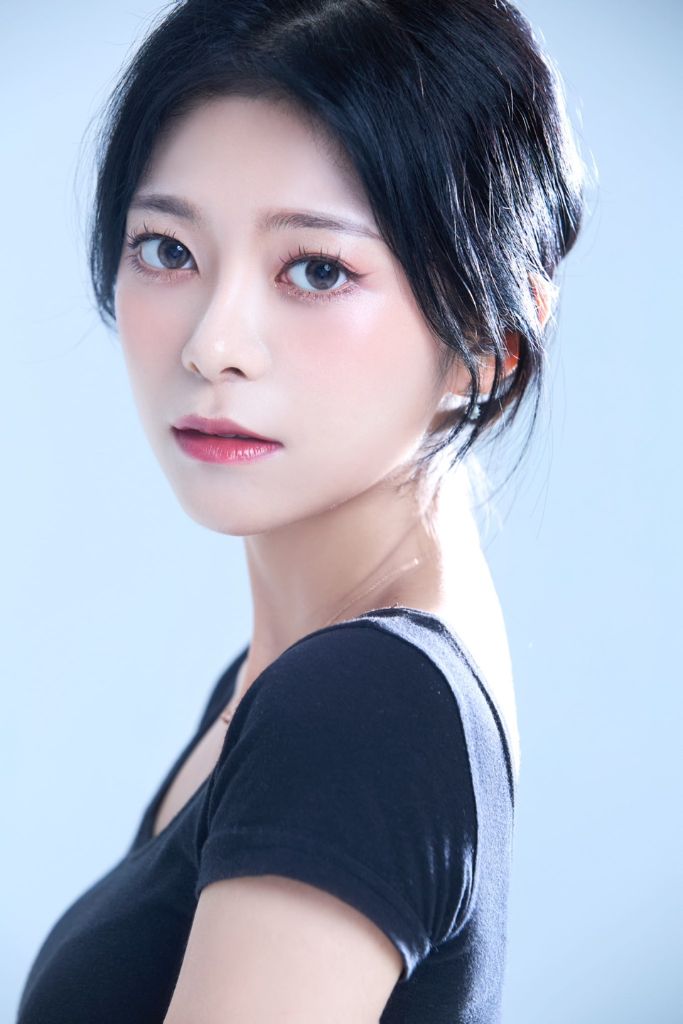 뷰티팰리스 업도 블랙 에디토리얼 메이크업